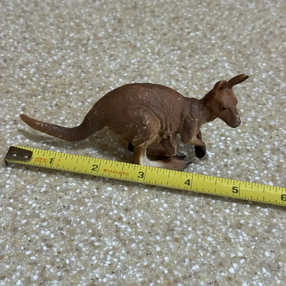 Outback Steakhouse The Kangaroo Krush Drink Cup Clinger Figurine Baby Joey Toy